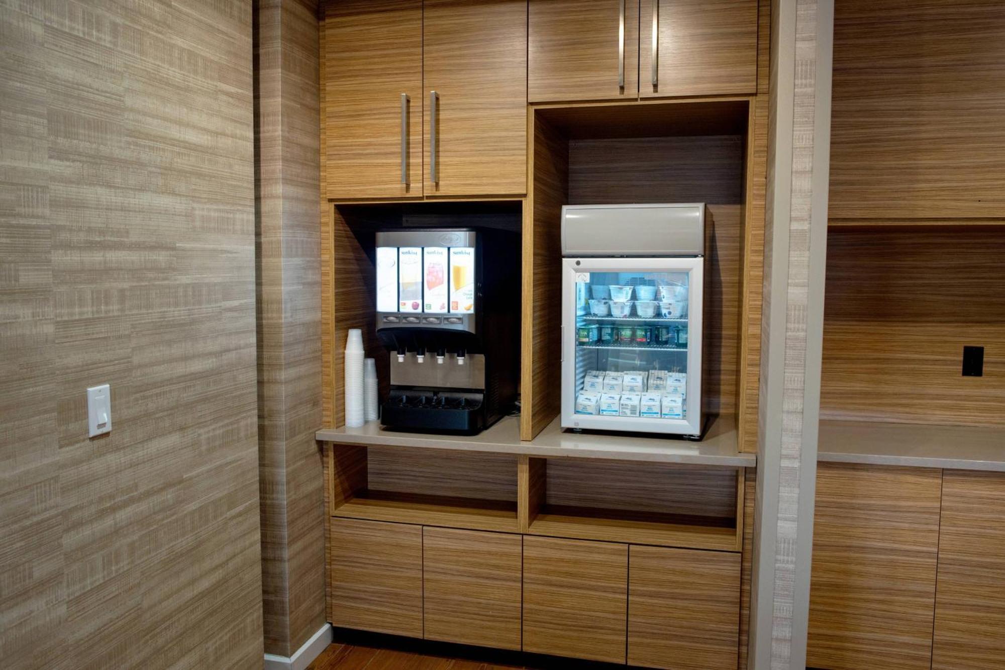 ทาวน์เพลส สวีท อาเมส Hotel เอมส์ ภายนอก รูปภาพ