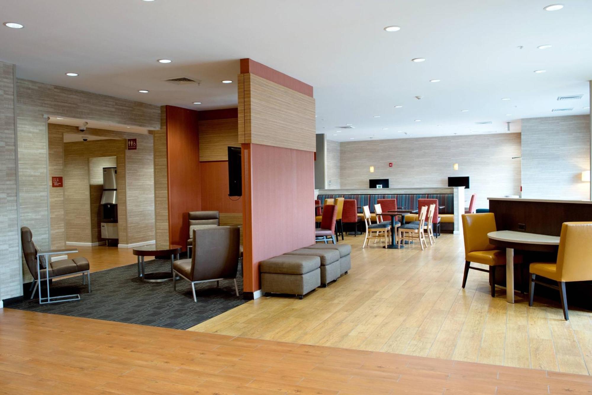 ทาวน์เพลส สวีท อาเมส Hotel เอมส์ ภายนอก รูปภาพ